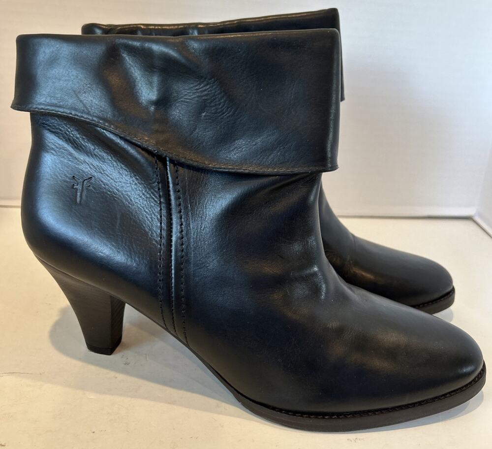 NWOT - Frye Tina Shorty Cuff Heeled Ankle Boots Womens 11 black Leather Bootie
